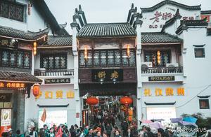 Most Commercialized Historical Street in Anhui: Tourists Regret Returning