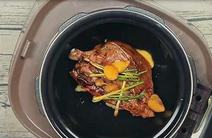 Throwing an Entire Chicken into a Rice Cooker – Surprisingly More Fragrant Than Roasted Chicken!