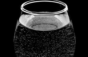 Psychology: If you're thirsty, wanting to drink which cup of water, reveals whether your life is bitter or sweet.