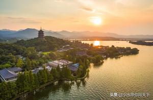 Experience the Charming Beauty of Hangzhou and its Vibrant Spring Scenery – Take an Unforgettable Trip