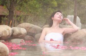 Japanese Hot Springs Mixed with Men and Women? Can You Accept This Unique Bathing Custom?
