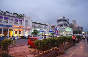 Real-Shot: Chinese Brand Supermarkets in India's Capital, New Delhi - Packed with Shoppers, Indians Rushing to Buy