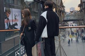 Despite Being in Love, It Feels Like Being a Lonely Dog; Don't Give Up on Long-Distance Relationships, and You Will Eventually Achieve Happiness