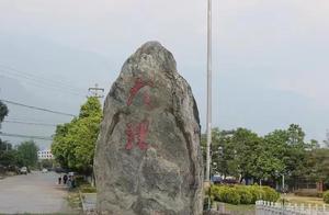 I once visited the beautiful Dali Ancient City, which is a particularly good place for tourism.