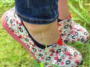 People Who Consistently Stretch Their Toes for 15 Minutes Daily Later Become Like This - Trying or Laughing