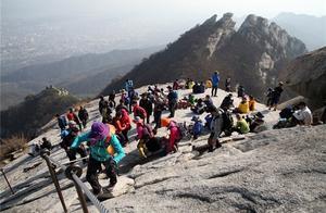 What are the Precautions for Mountain Hiking?