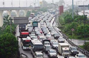 The busiest tunnel in Chongqing’s main city, with an average daily traffic volume of over 110,000 vehicles, is not the Zhongliangshan Tunnel.