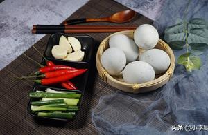 Hello everyone, I'm Xiao Li, today's preserved duck egg making tips