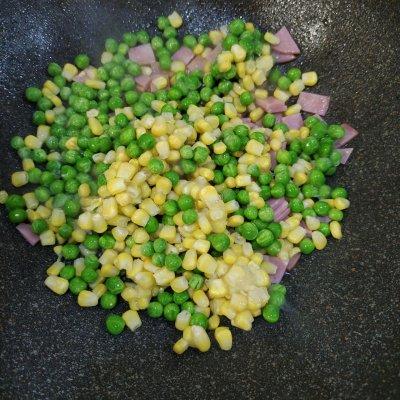 这么做火腿玉米青豆营养又下饭，邻居都能闻到香