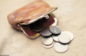 ‘I can’t bear to spend money on myself’ – The feeling of lack in adults is formed in childhood.
