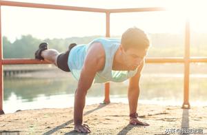 Doing these push-up exercises well, you can build the chest muscles even without going to the gym