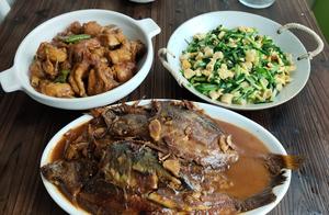 Staying Home for 22 Days, Made Lunch with Stockpiled Ingredients, and Shared It on Social Media - Friend: ‘You’re Such a Landlord!’