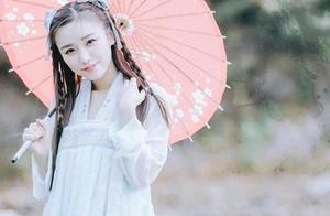 Bring a beautiful smile, cherish every step, and don't regret your deep affection and waiting.