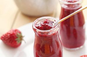 Making Strawberry Sauce at Home is Simple, Mastering the Correct Method, and It Won't Spoil Even if Stored for Six Months