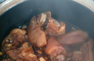 Let's have pork knuckles with yellow beans for lunch today, how's my cooking?