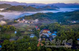 Mist-Filled Purple Waters and Lush Jiangxi