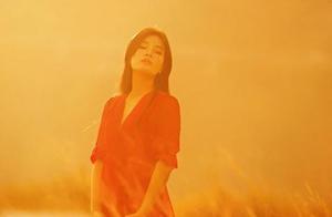 To Capture the Evening Glow in My Arms