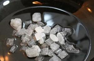 Before Adding Ice Sugar to the Pot: Hot Oil or Cold Oil? Master a Trick for Bright, Red Caramel Without Bitterness or Darkening