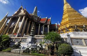 Roaming Bangkok: Experiencing the City of Angels and the Paradise of the World