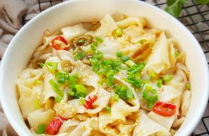 Eat a Bowl of Oil Splashed Noodles After Cold Skin, Simple Ingredients, Can Be Made at Home, Even Beginners Can Master It in One Go