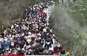 Crowd Herding at the Scene! Tourist Numbers Reach 20,000 Limit, Scenic Area Temporarily Closed!