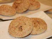 When making sugar bao bing, should you use starter dough or scalded dough? Making it correctly, sugar bao bing will be fragrant, crispy, delicious, and hollow.