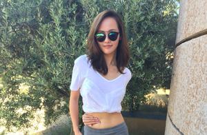 Zhang Jinqi Gives Birth to Two Children, Still Maintains a Slim Figure, Able to Grab the Other Side's Waist
