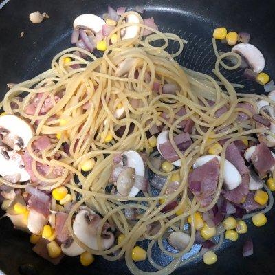 大人小孩都爱吃的培根蘑菇奶香意面，学起来