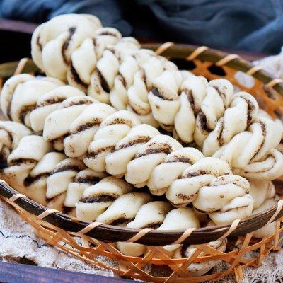 #南北面点大不同#黑芝麻酱花卷