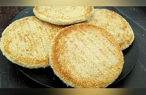 One Pound of Flour, a Handful of Sesame Seeds - Learn to Make Crispy and Delicious Five-Spice Sesame Buns