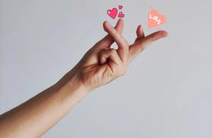 Four Stages of Posting on Moments (WeChat)