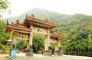 Hiking Up Mount Hua: One Road as Followed by Ancient Climbers