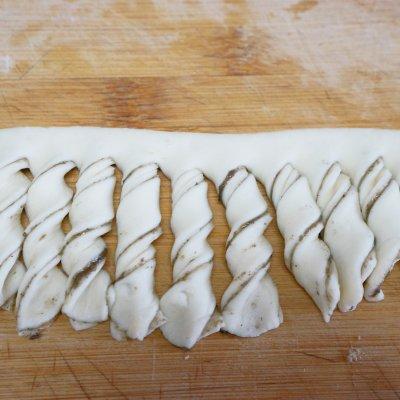 #南北面点大不同#黑芝麻酱花卷