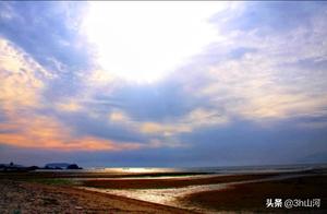 Enjoying the Sea, Sharing This Wonderful Golden Moment