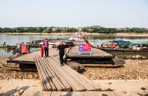 There's a Strange Ancient Bridge in Jiangxi, Without Piers or Railings, Not for Vehicles, Now a Popular Attraction
