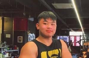 16-Year-Old High School Student Gains 88 Pounds in a Year with 500 Eggs per Month and a 44cm Arm Circumference! Claims to Rarely Use Heavy Weights