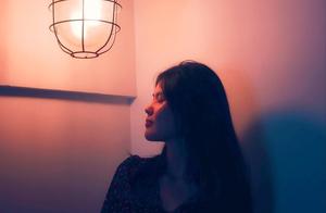 When Night Falls, Old Friends Illuminate the Sky, Bringing Nostalgia Back to My Hometown – A Legend About the Moon