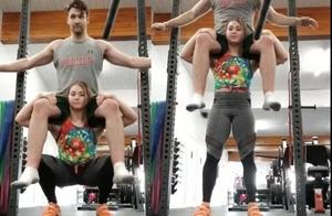 25-Year-Old Muscle Man Girl Carries 236-Pound Boyfriend During Squats, Goes Viral - Male Netizens: 120 Points of Safety