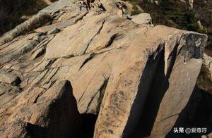 Ten Sacred Mountains Where Gods Reside in China
