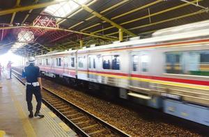 Chinese Tourists' First Experience with Jakarta's Rail Transport - How is the Level?