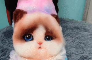 The dog's back is dyed with a cat, lifelike and stunning!