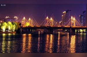 By the Xiaoqing River: A Dreamlike Illusion
