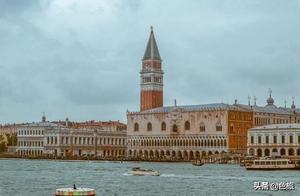 The rain never stopped! The beauty of Venice in the storm also has its own charm, a thousand-year water city shrouded in mist.