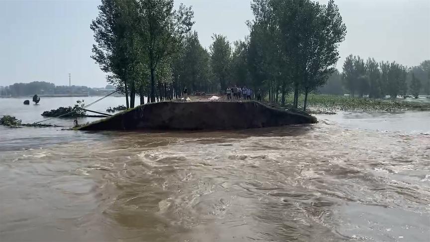 直击河南浚县卫河河堤决口现场