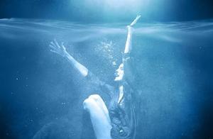 What are the Self-Rescue Methods for Drowning in Swimming?