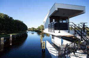 SWEETS Hotel Transforms Traditional Bridge House into Independent Suites – A Floating Experience on the Canals