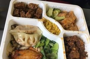 What do you eat for 60 yuan boxed meals on high-speed trains? Netizens express feelings of 'you get what you pay for'.