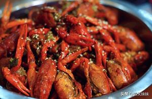 Crystal-clear, tender, and fresh red lobster shells paired with translucent shrimp meat – an inexplicable surge of appetite!
