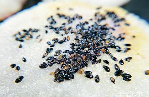 After the New Year, there's a lot of glutinous rice left at home, and my mother makes all kinds of delicious dishes with it, and the whole family loves them.