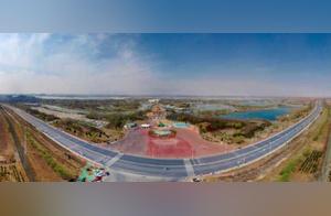 Stepping Out of Home, Enjoying the Beautiful Lakeside Holiday in Yinchuan